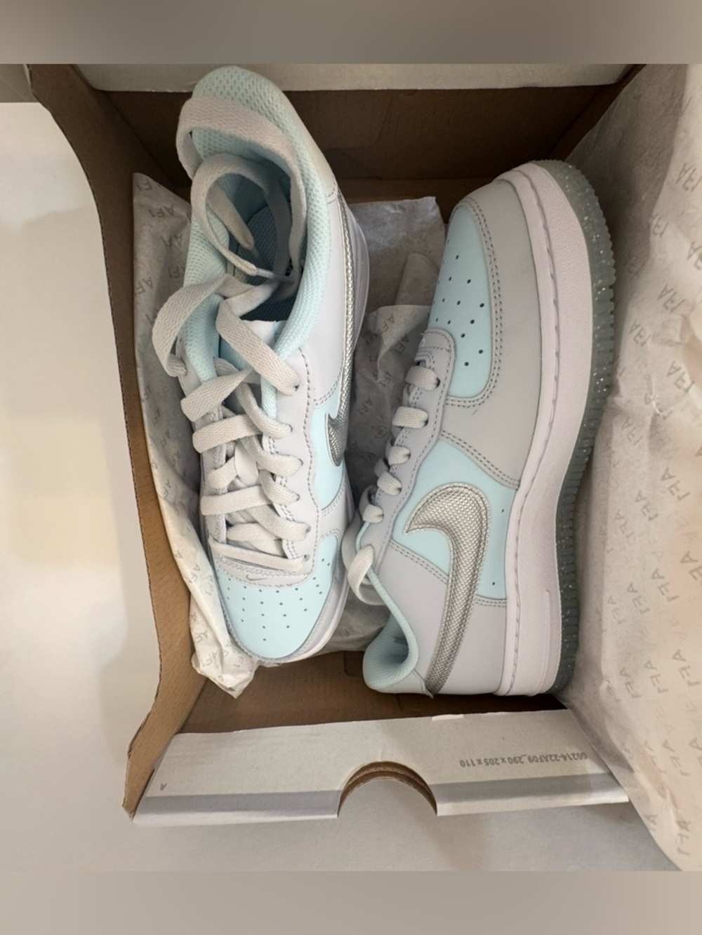 Nike Air Force 1 Low Pastel Blue/Gray Metallic Swoosh Women’s 7 (Youth 5.5Y) - Picture 3 of 8